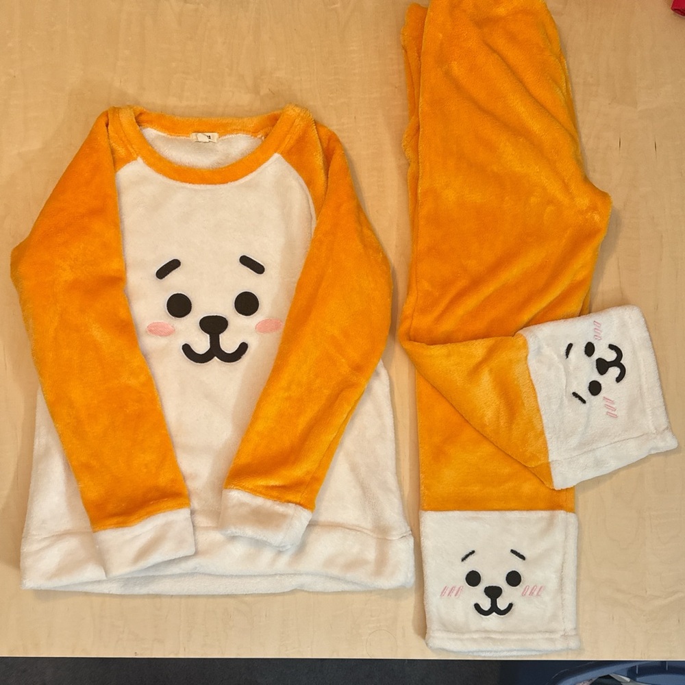 BT21 authentic Kids Pajamas sz small youth